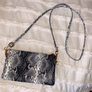 Snakeskin purse,barely used, gold accents , very light and lots of compartments!